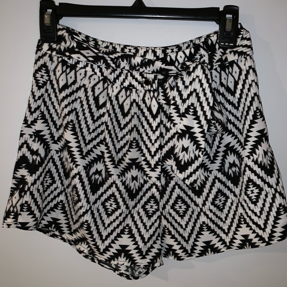 High-waisted Patterned Shorts With Belt